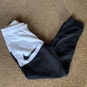 Boys Nike joggers, sweatpants size large